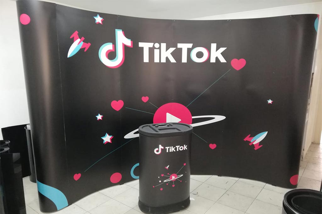 orumcek-standi-en-uygun-fiyatlarla-coskun-copy-de